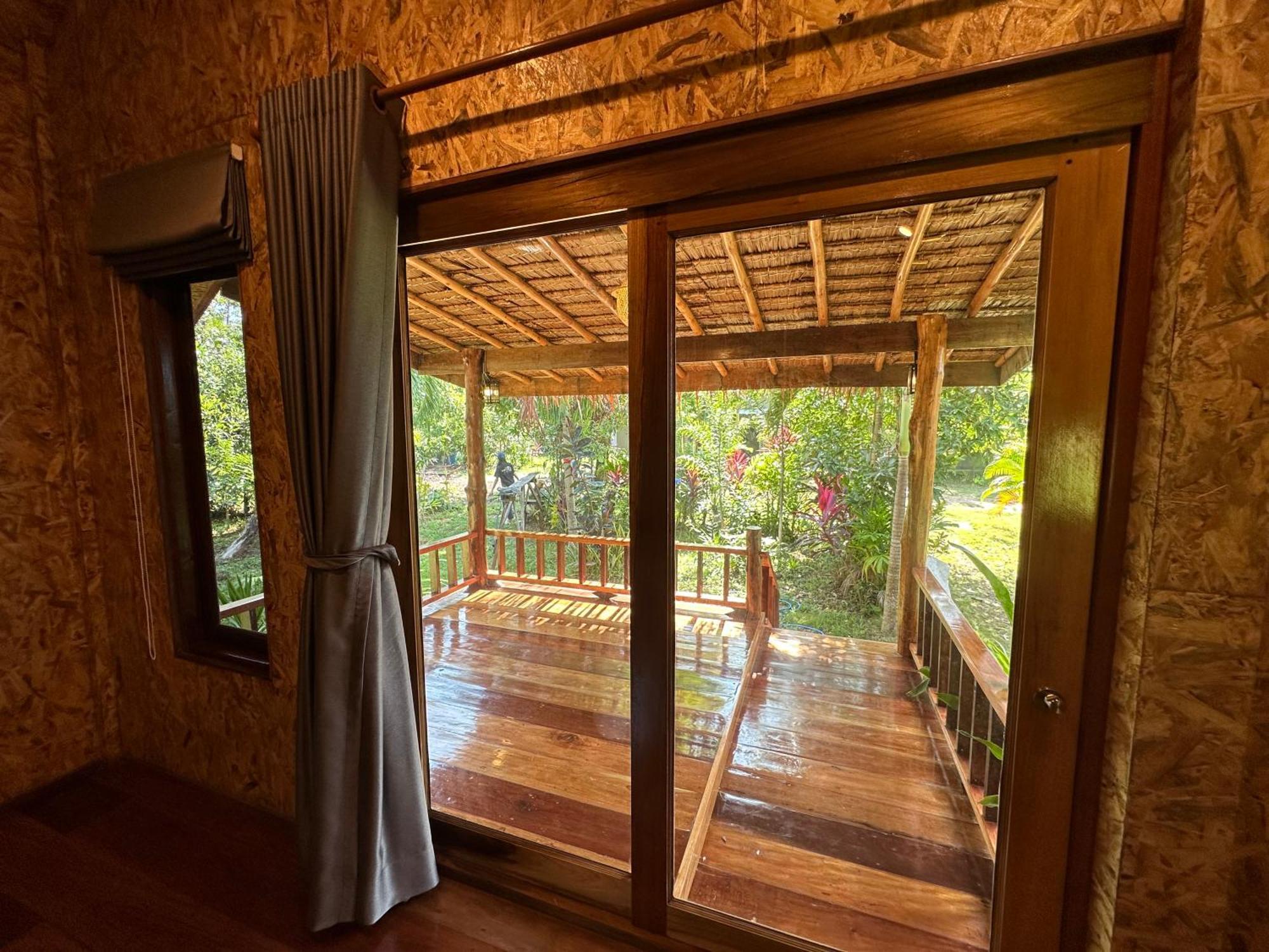 Koh Jum Bungalow & Hostel Exterior foto