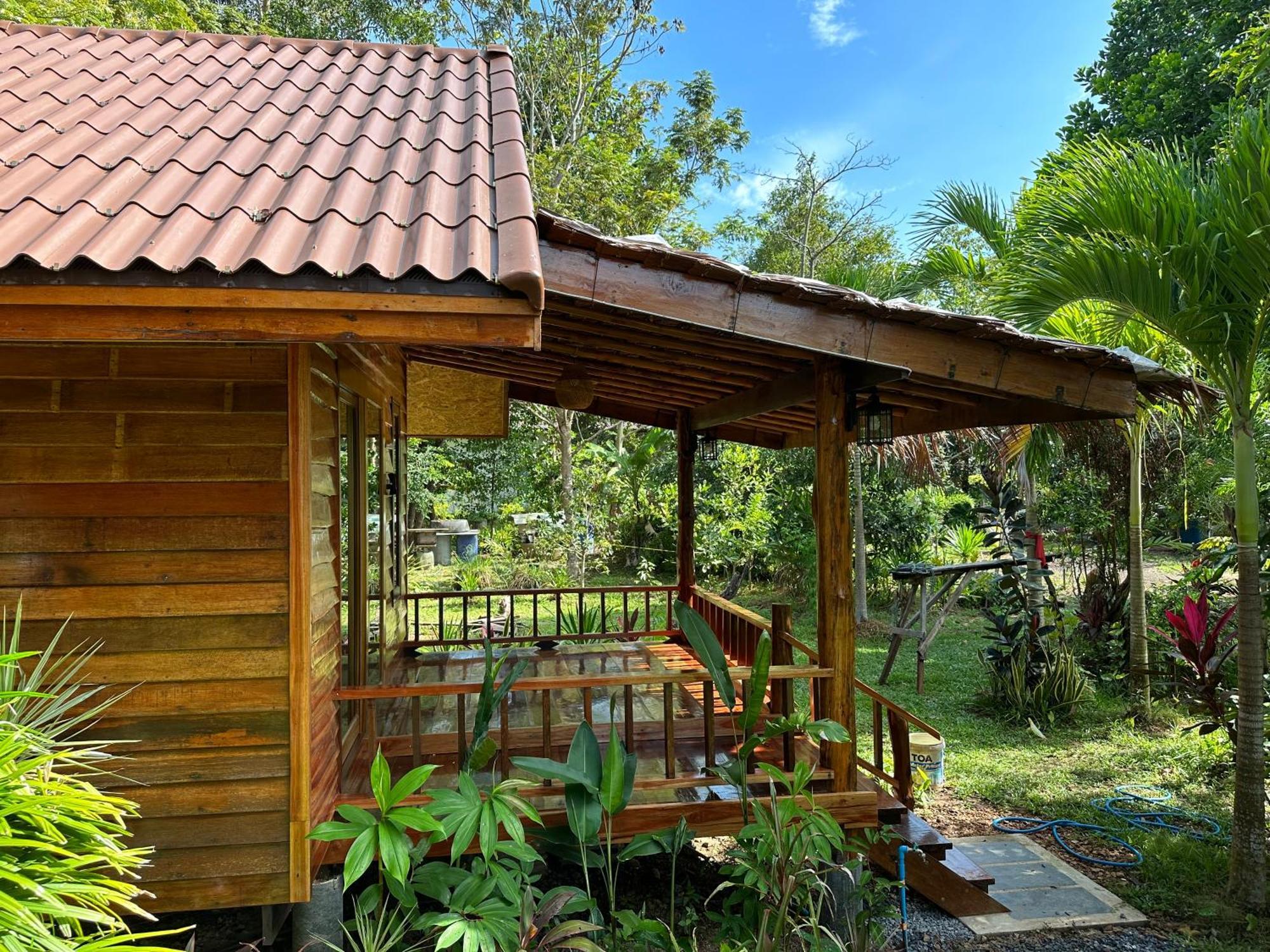 Koh Jum Bungalow & Hostel Exterior foto
