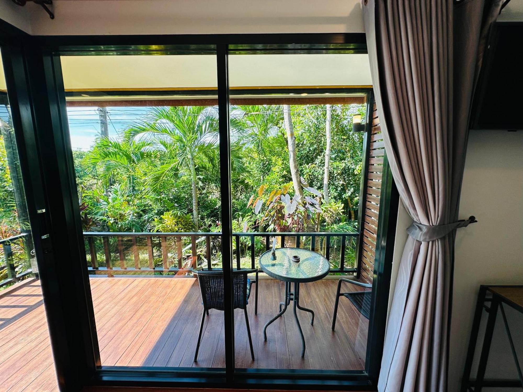 Koh Jum Bungalow & Hostel Exterior foto