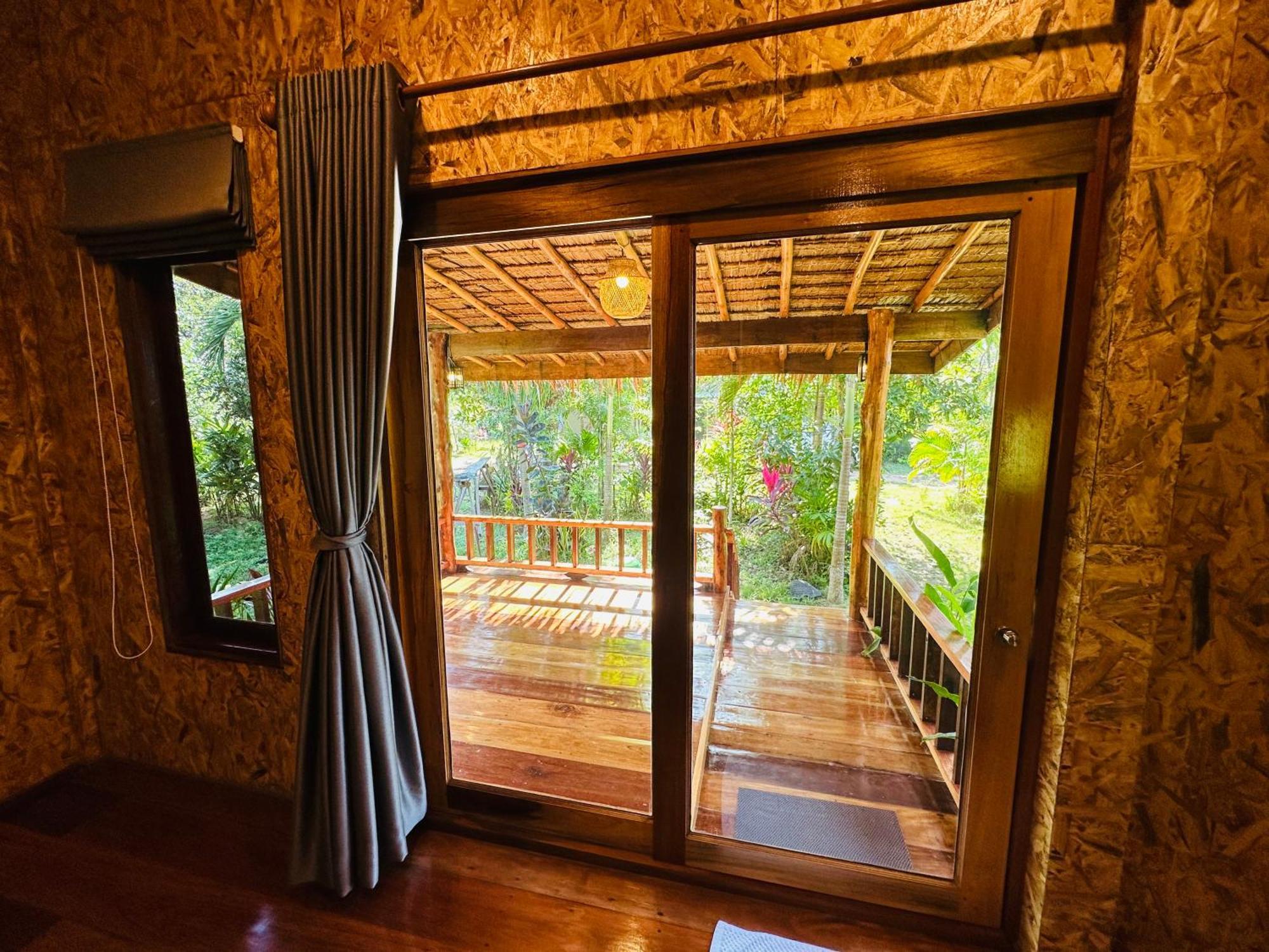 Koh Jum Bungalow & Hostel Exterior foto