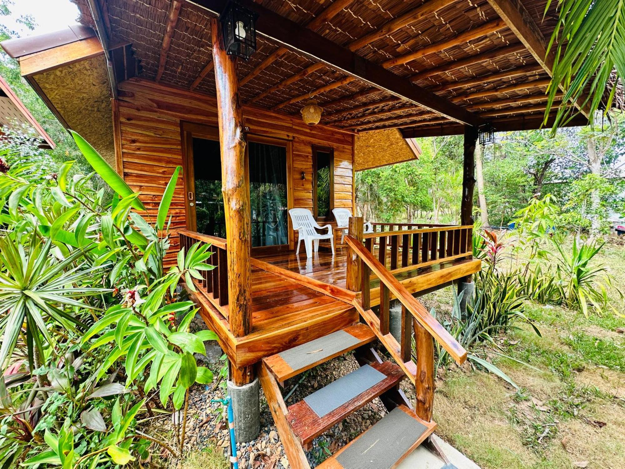 Koh Jum Bungalow & Hostel Exterior foto